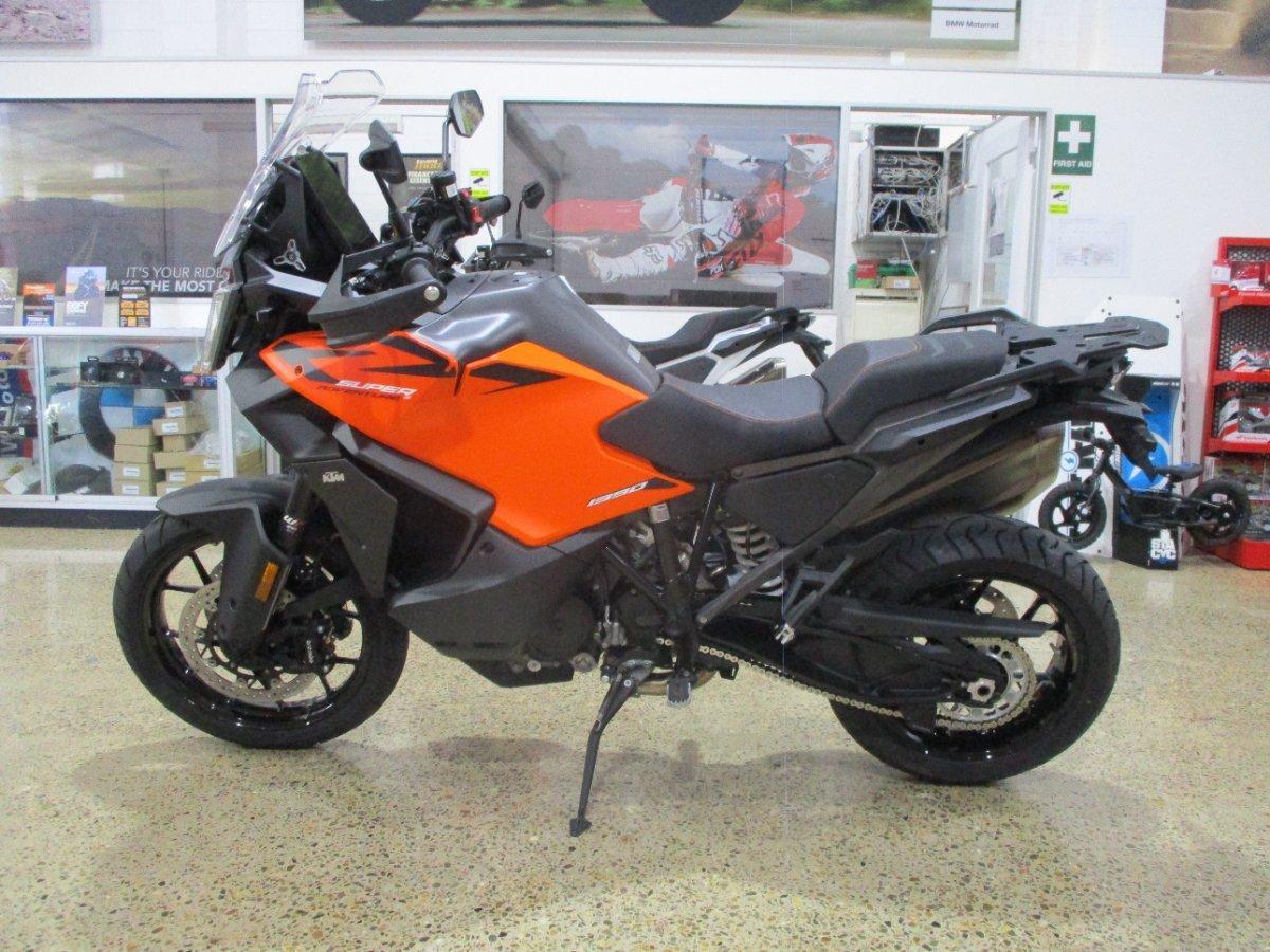 2026 KTM 1390 SUPER ADVENTURE S DUAL SPORTS