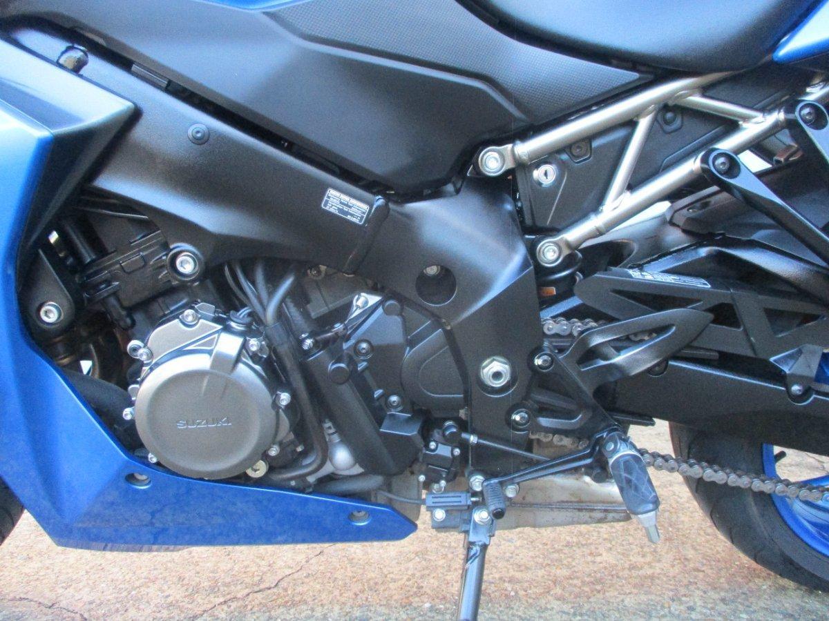 2022 SUZUKI GSX-S1000 ROAD