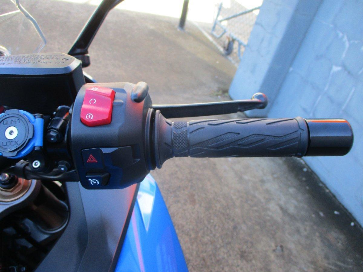2022 SUZUKI GSX-S1000 ROAD