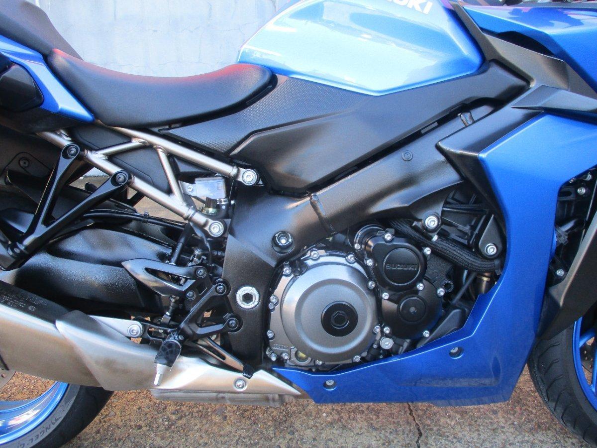 2022 SUZUKI GSX-S1000 ROAD