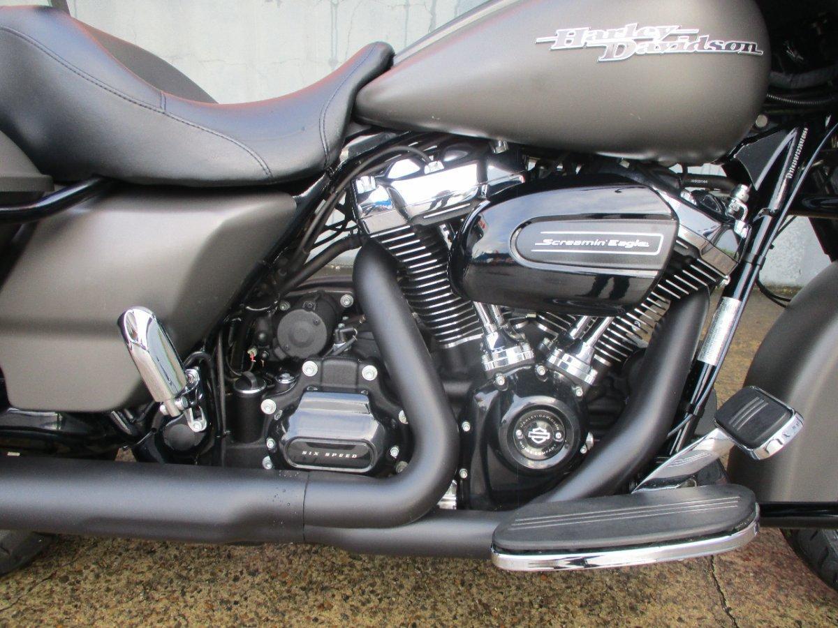 2018 HARLEY-DAVIDSON FLHX STREET GLIDE CRUISER