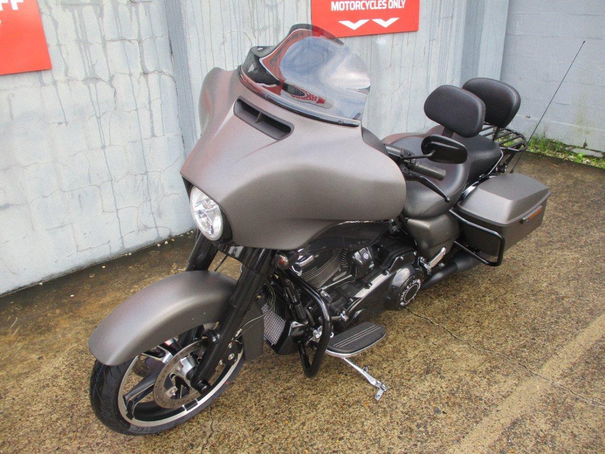 2018 HARLEY-DAVIDSON FLHX STREET GLIDE CRUISER