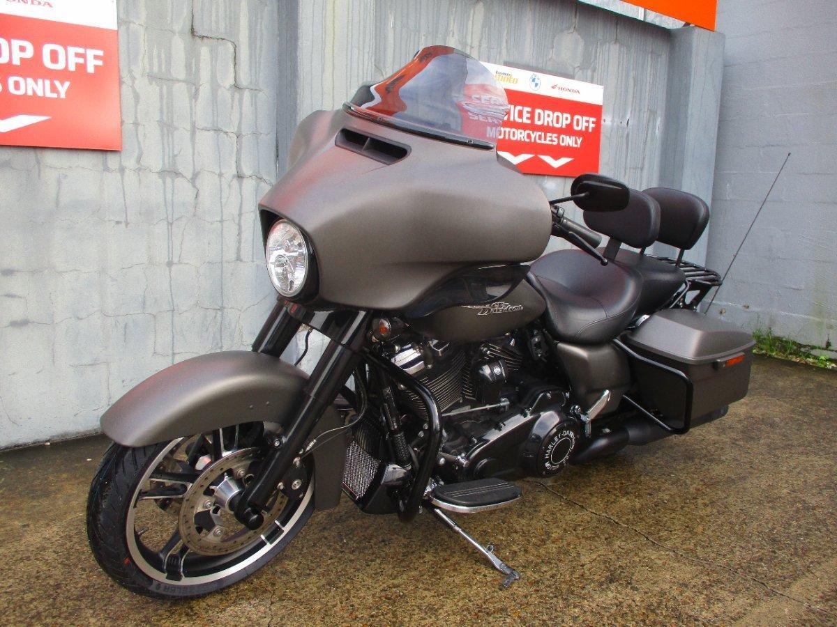 2018 HARLEY-DAVIDSON FLHX STREET GLIDE CRUISER