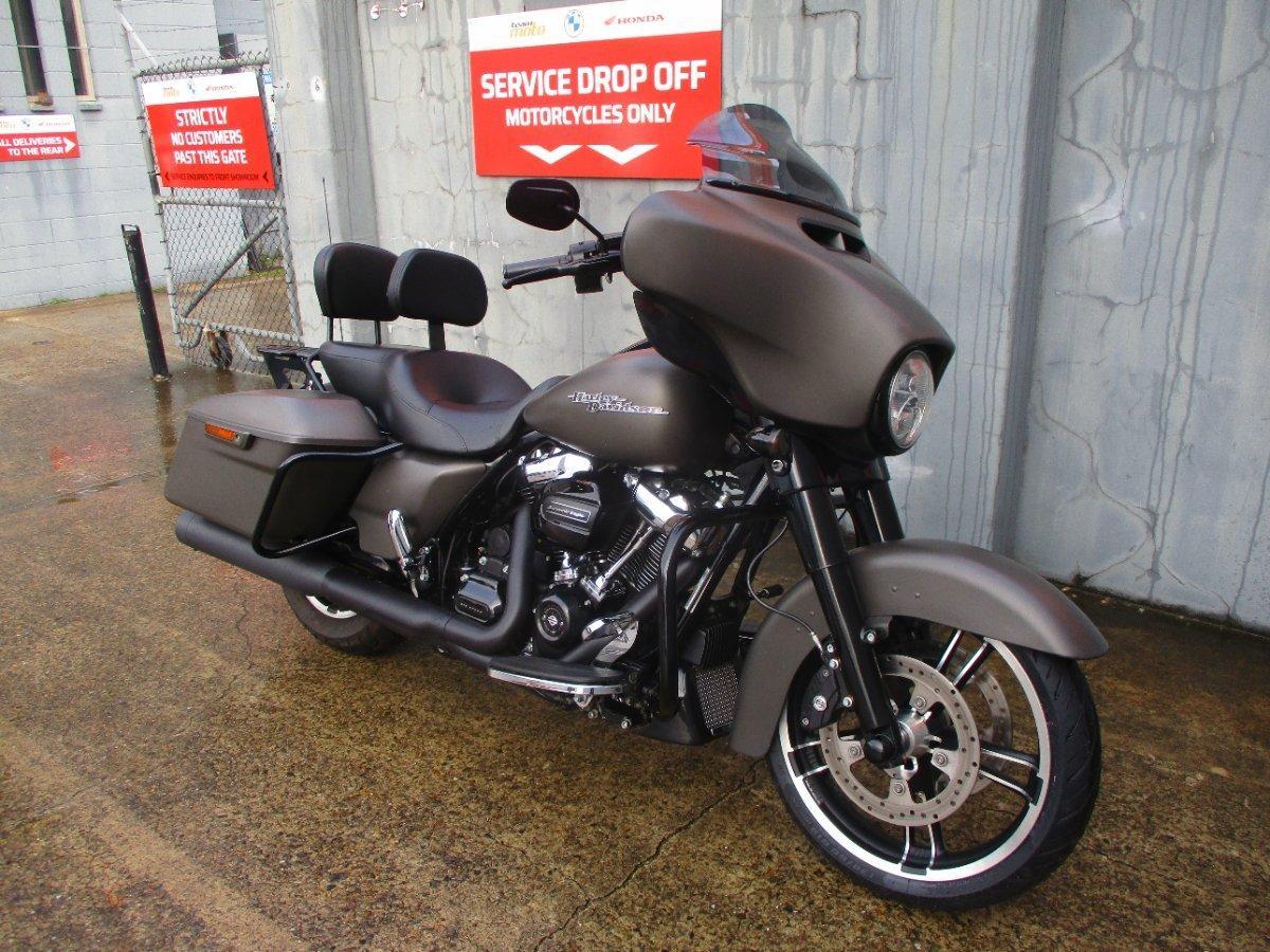 2018 HARLEY-DAVIDSON FLHX STREET GLIDE CRUISER