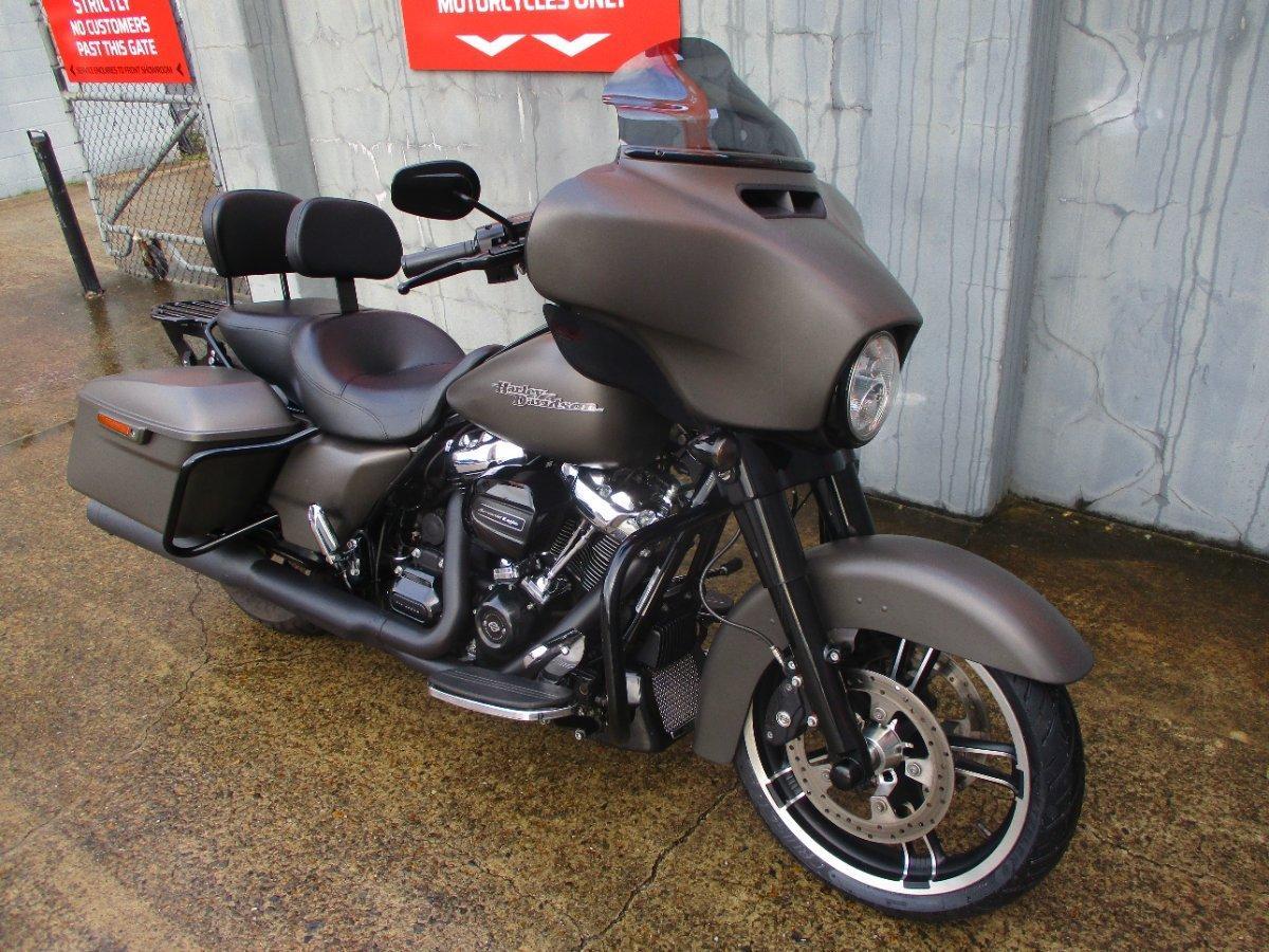 2018 HARLEY-DAVIDSON FLHX STREET GLIDE CRUISER