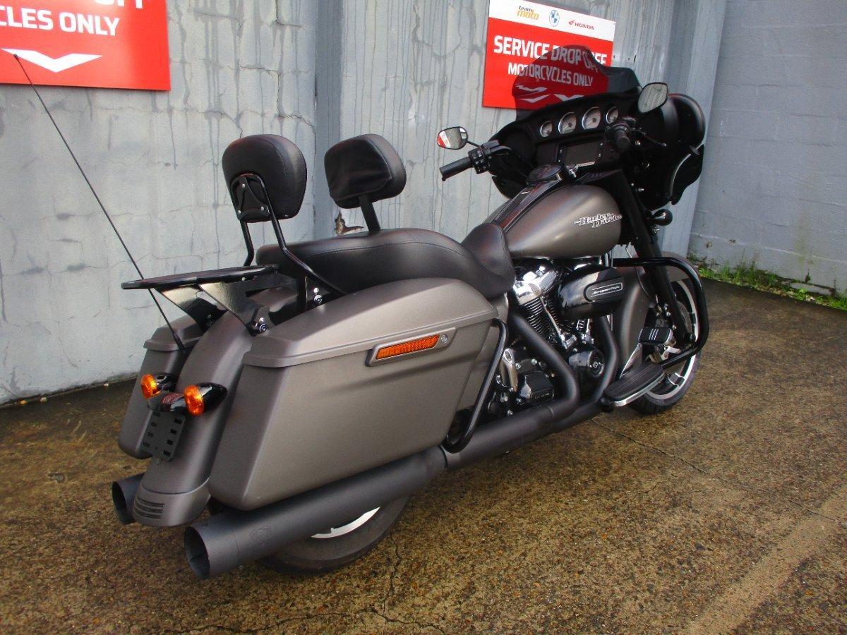 2018 HARLEY-DAVIDSON FLHX STREET GLIDE CRUISER
