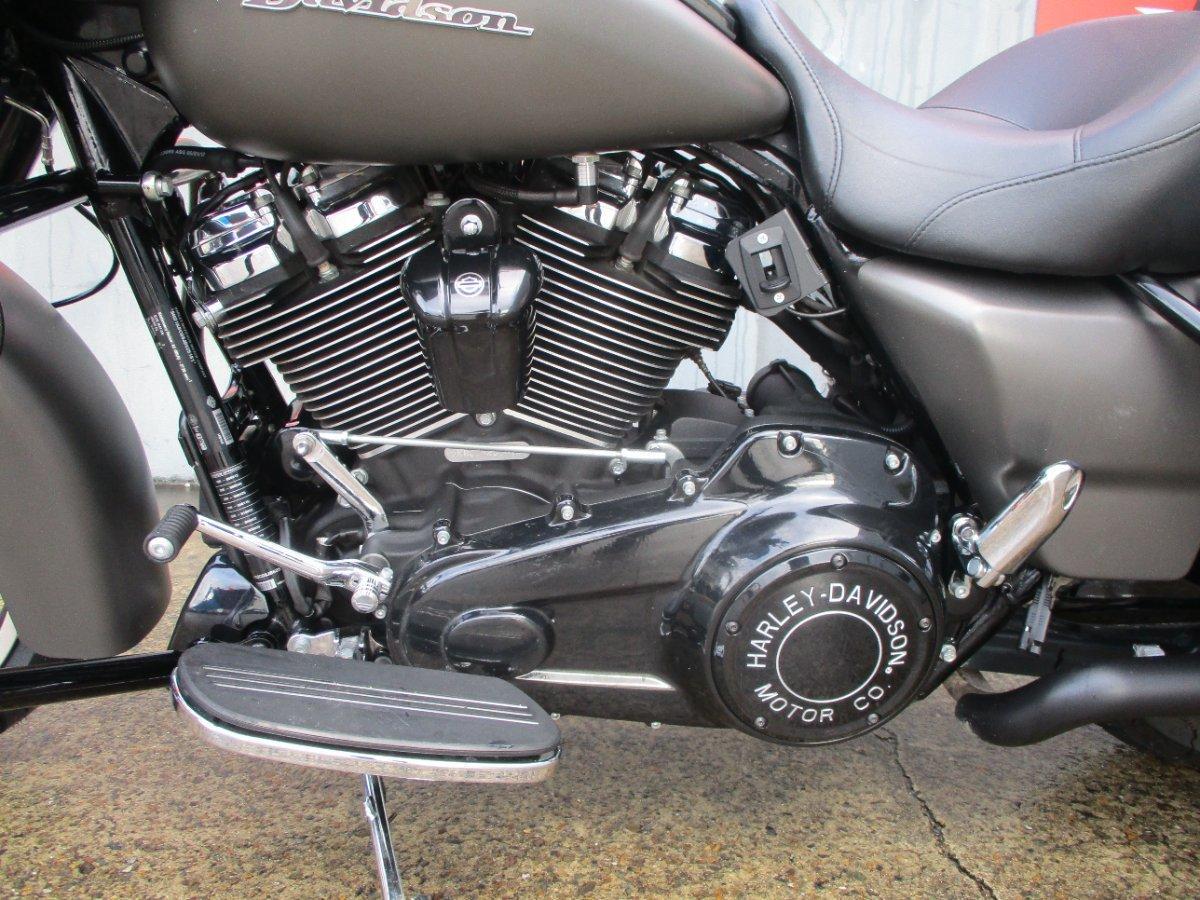 2018 HARLEY-DAVIDSON FLHX STREET GLIDE CRUISER