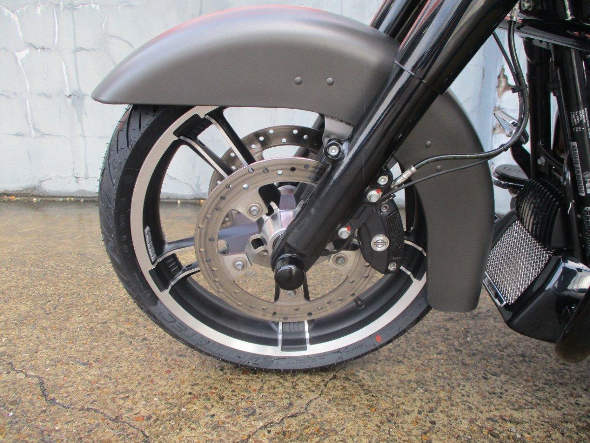 2018 HARLEY-DAVIDSON FLHX STREET GLIDE CRUISER