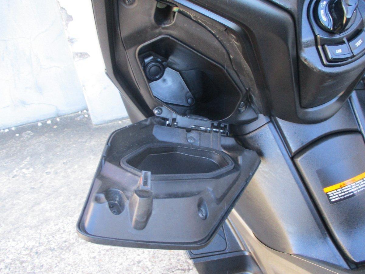 2023 YAMAHA XMAX 300 (CZD300A) SCOOTER