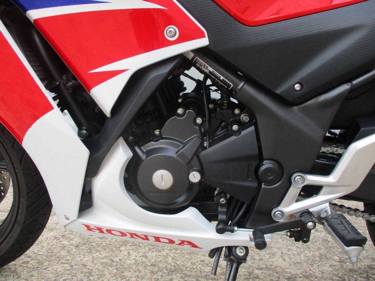 2015 HONDA CBR300R (ABS) ROAD