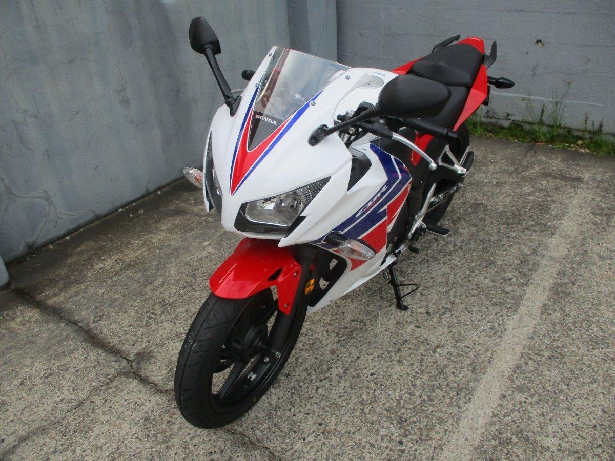 2015 HONDA CBR300R (ABS) ROAD