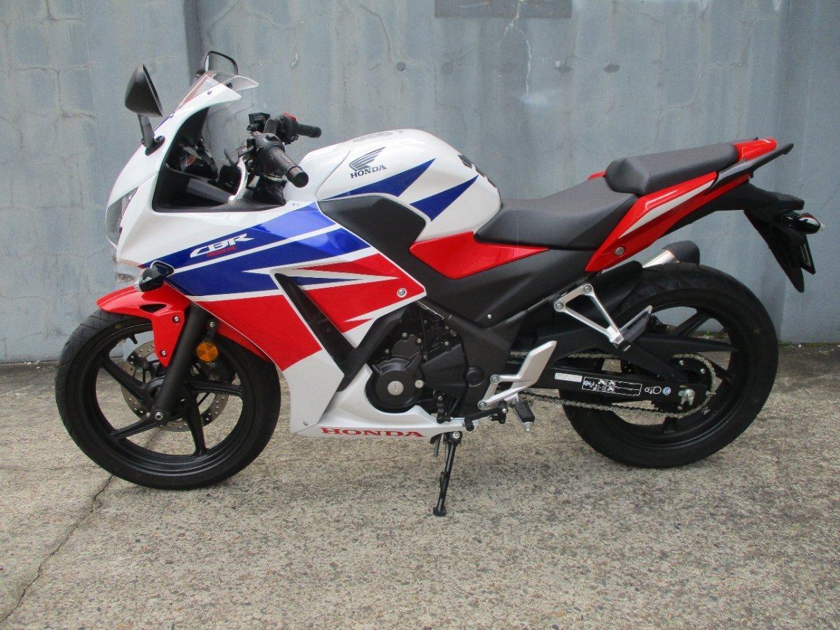 2015 HONDA CBR300R (ABS) ROAD