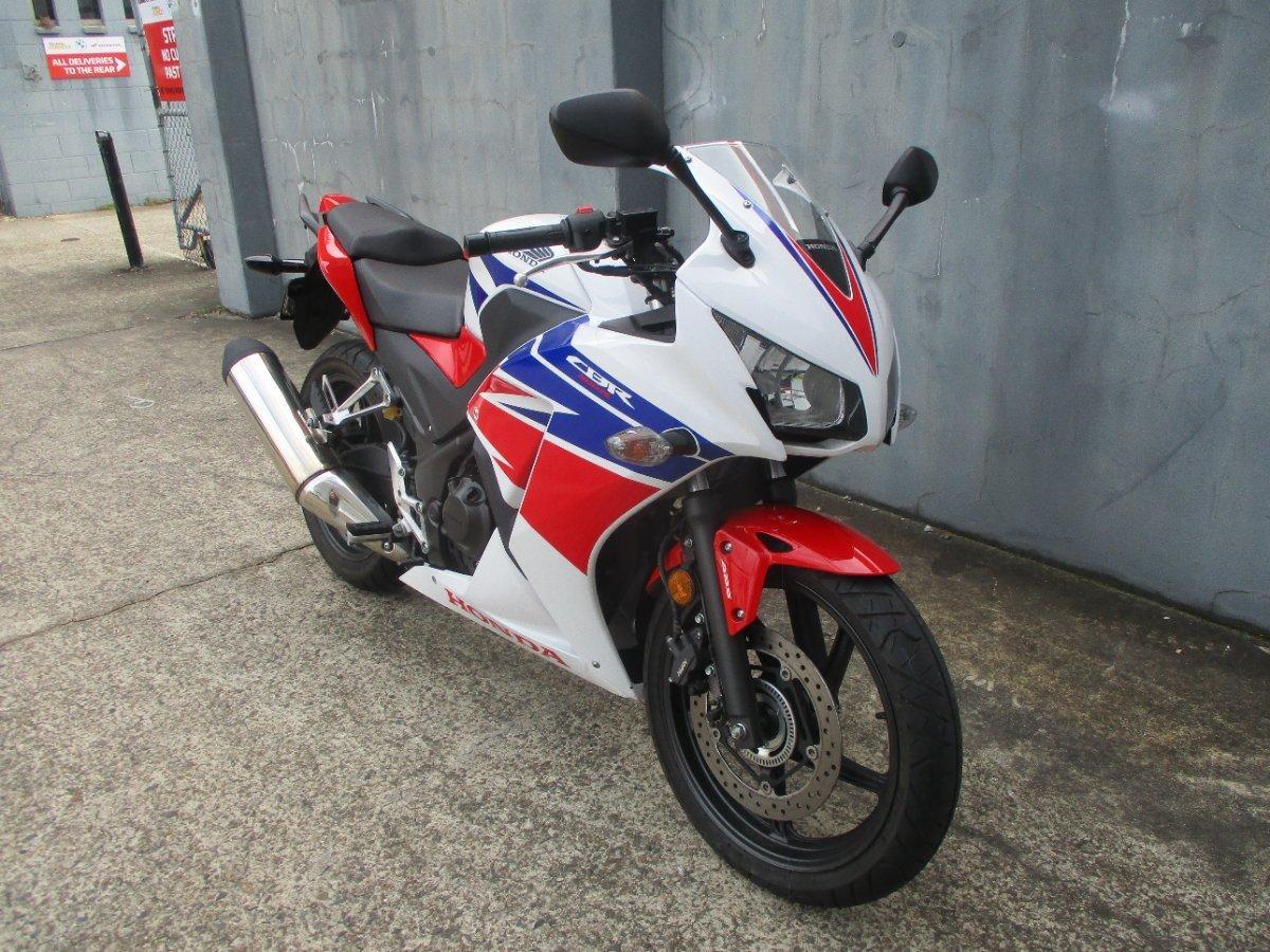 2015 HONDA CBR300R (ABS) ROAD