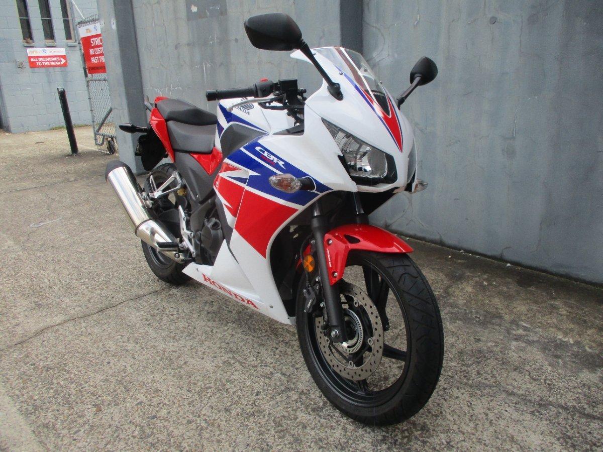 2015 HONDA CBR300R (ABS) ROAD