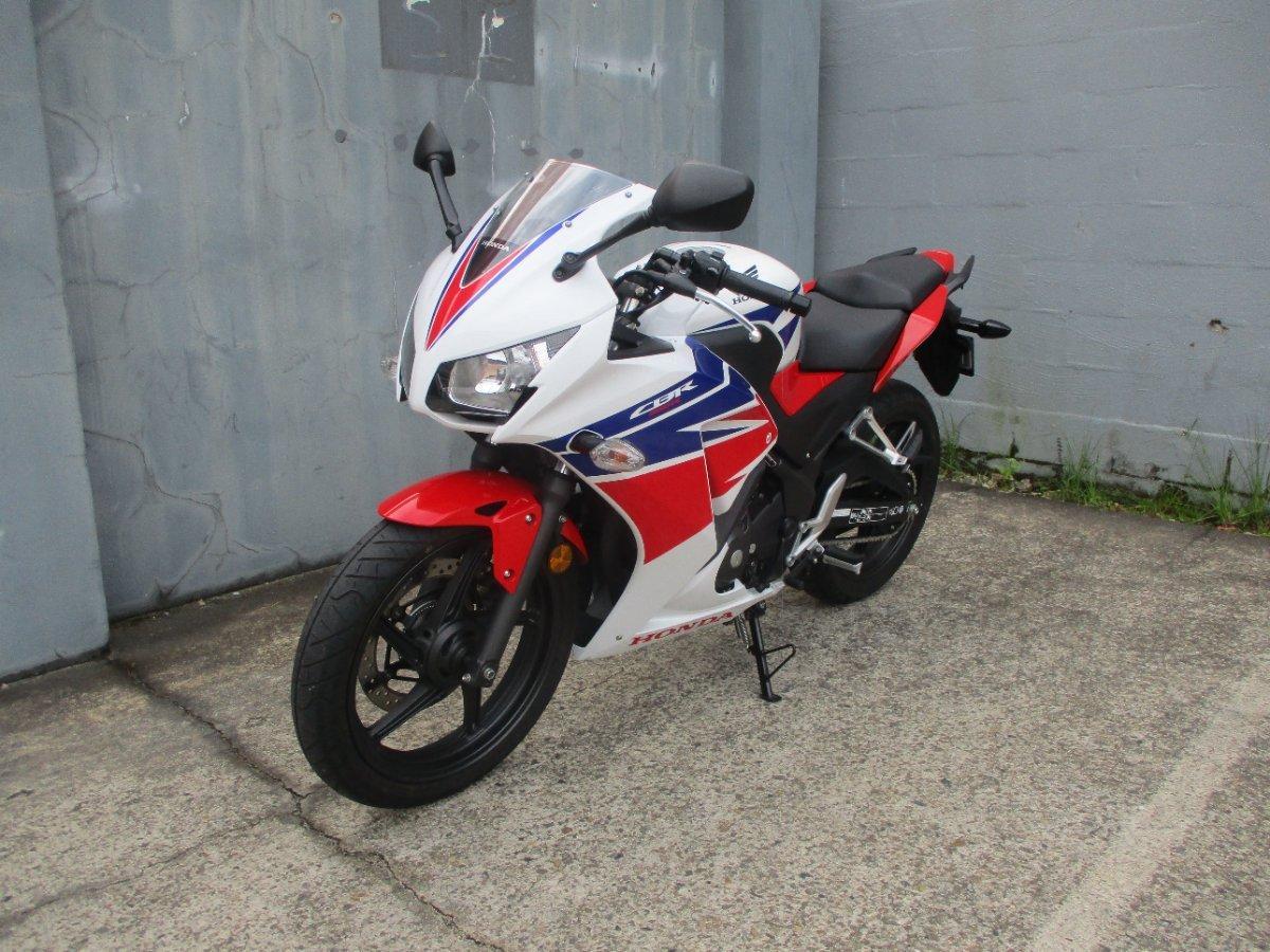 2015 HONDA CBR300R (ABS) ROAD
