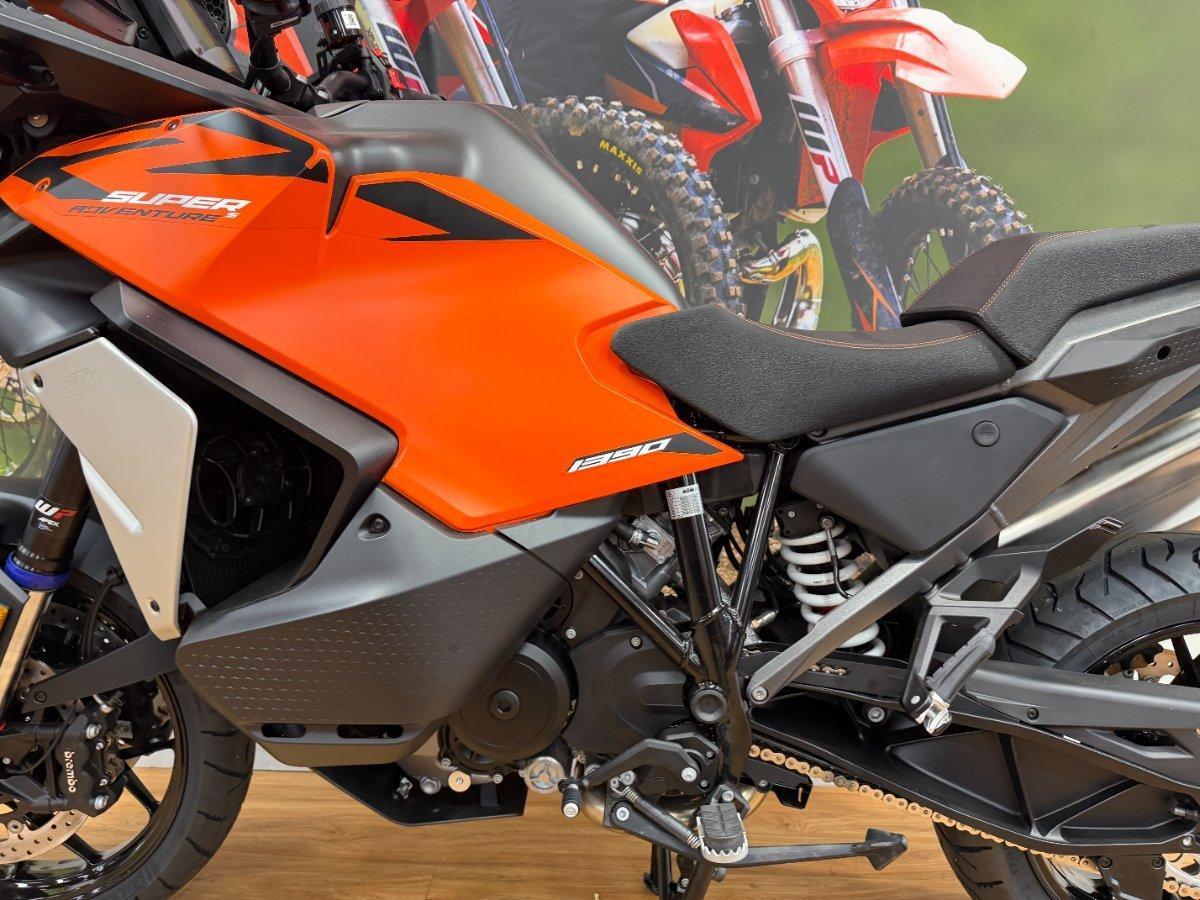 2026 KTM 1390 SUPER ADVENTURE S EVO DUAL SPORTS
