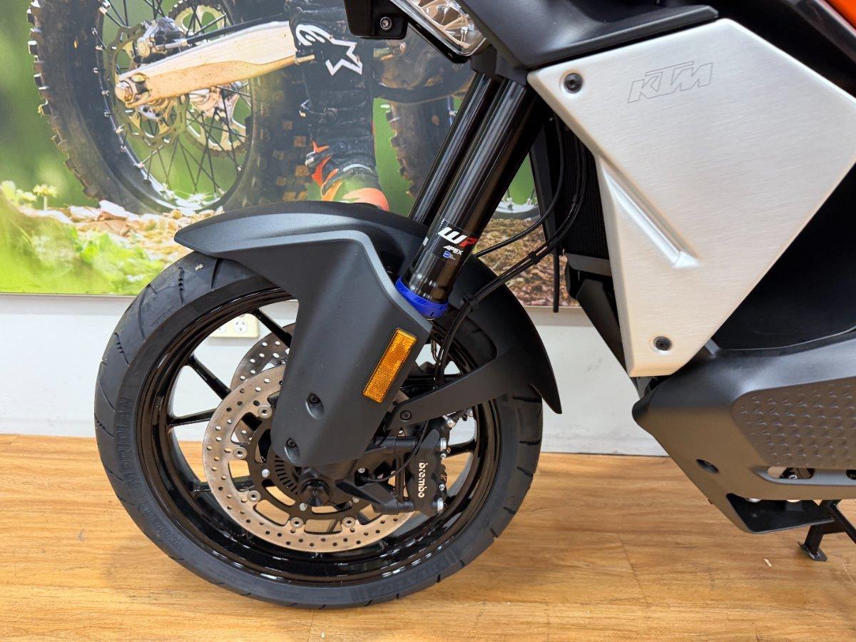 2026 KTM 1390 SUPER ADVENTURE S EVO DUAL SPORTS