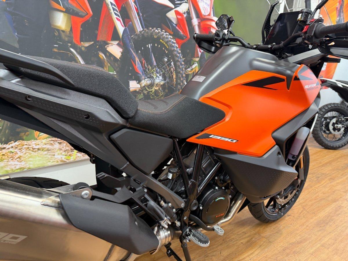 2026 KTM 1390 SUPER ADVENTURE S EVO DUAL SPORTS