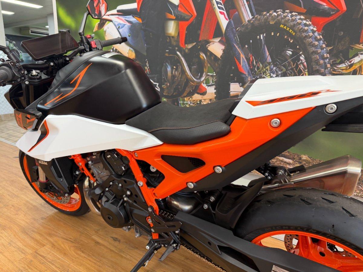 2026 KTM 990 DUKE R ROAD