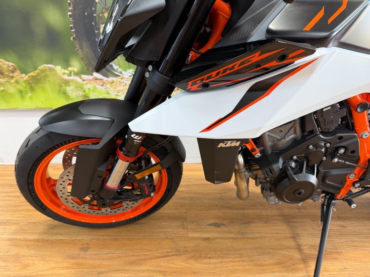 2026 KTM 990 DUKE R ROAD