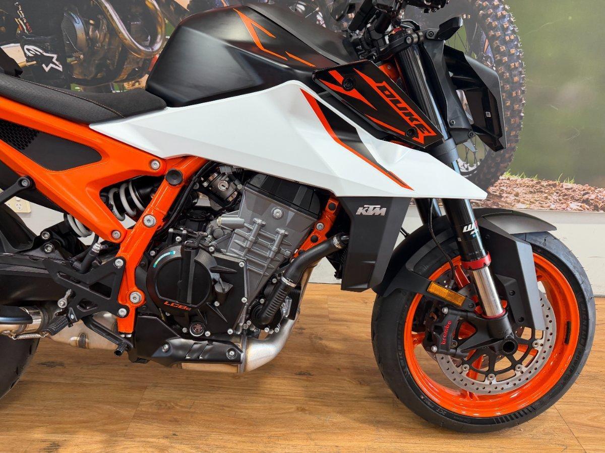 2026 KTM 990 DUKE R ROAD