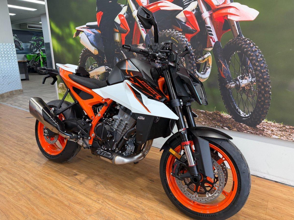 2026 KTM 990 DUKE R ROAD