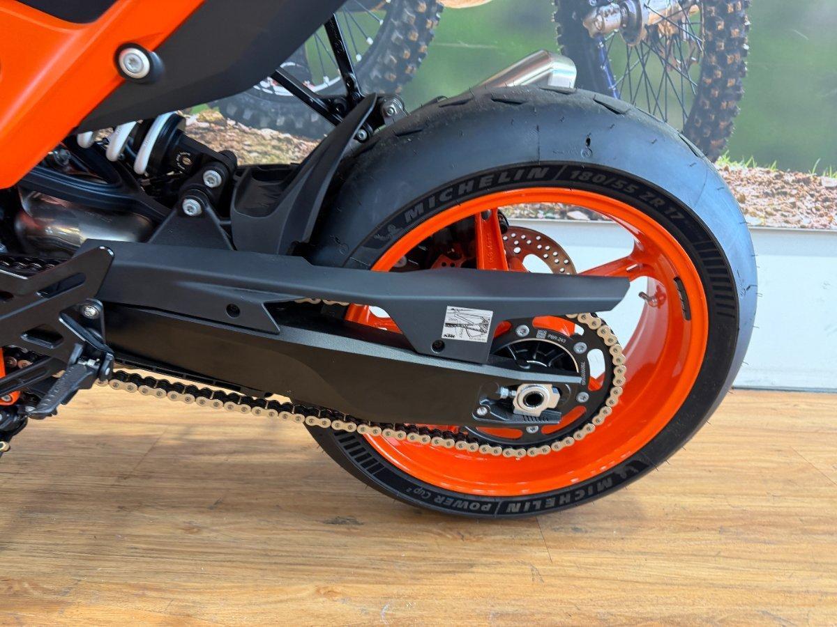 2026 KTM 990 DUKE R ROAD