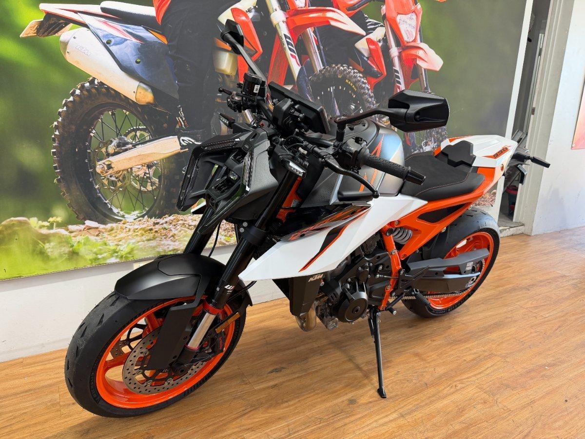 2026 KTM 990 DUKE R ROAD