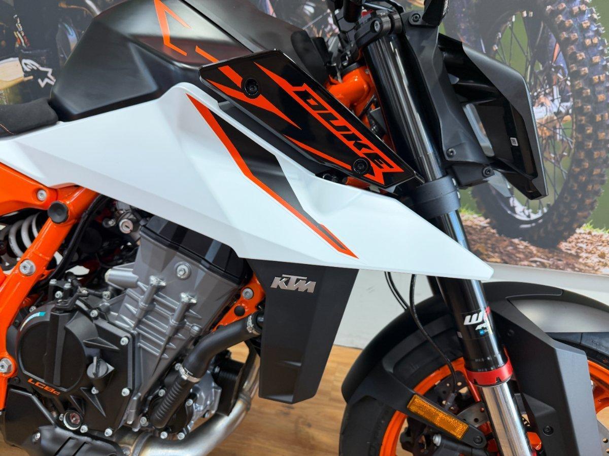 2026 KTM 990 DUKE R ROAD