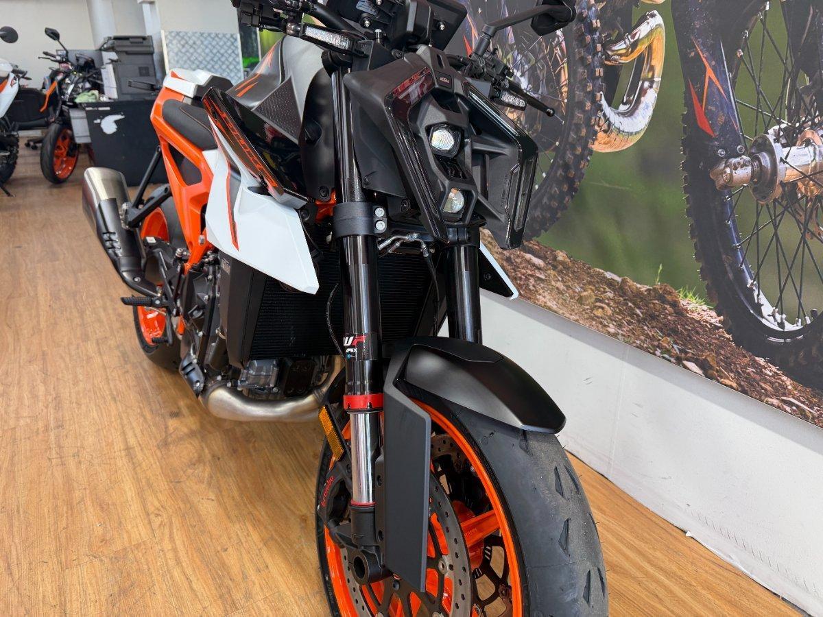 2026 KTM 990 DUKE R ROAD