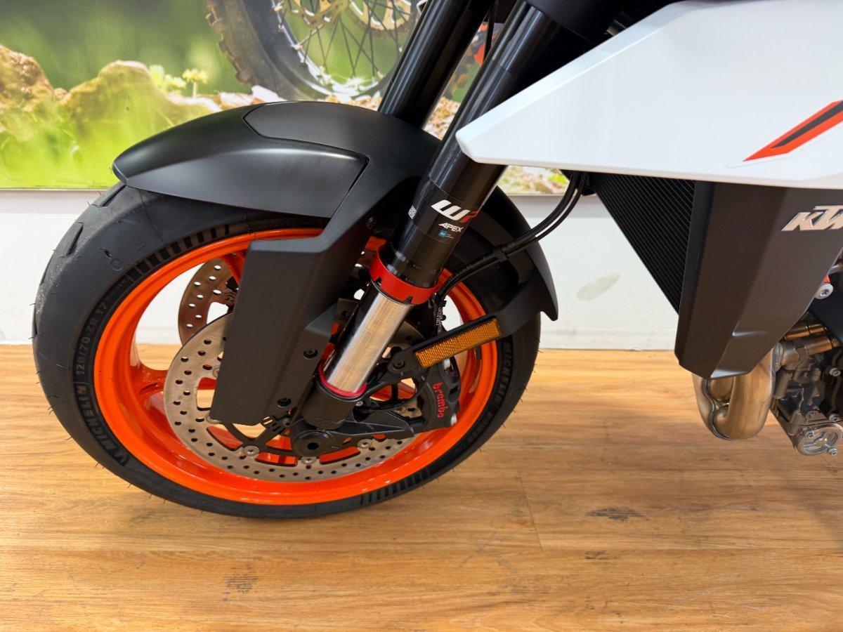 2026 KTM 990 DUKE R ROAD