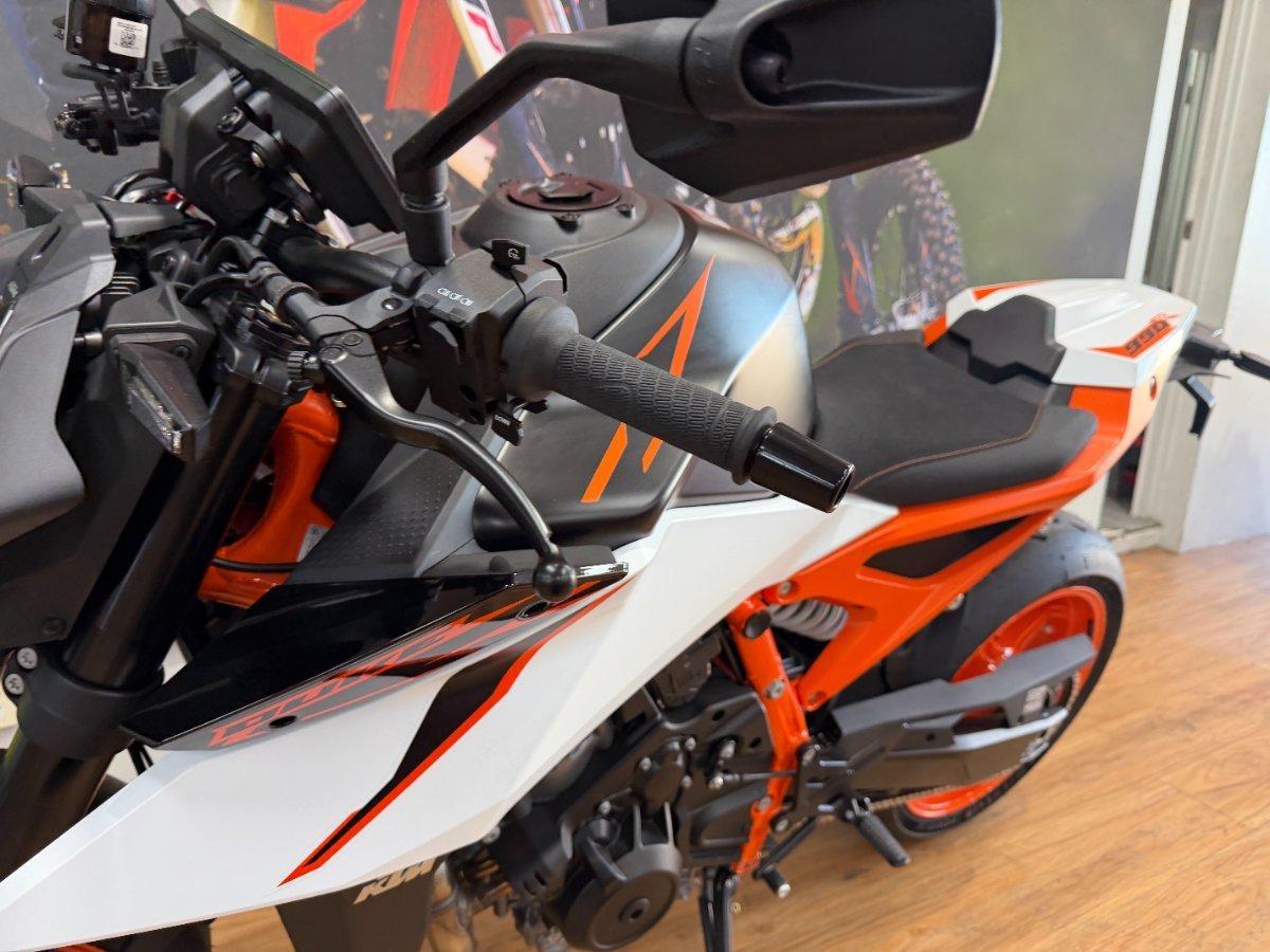 2026 KTM 990 DUKE R ROAD