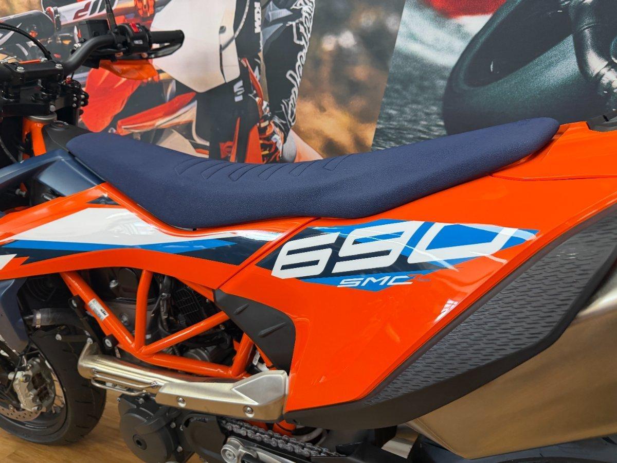 2024 KTM 690 SMC R SUPERMOTARD