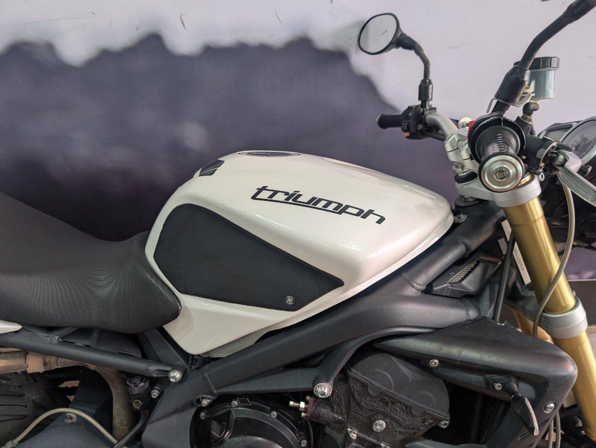 2012 TRIUMPH STREET TRIPLE ROAD