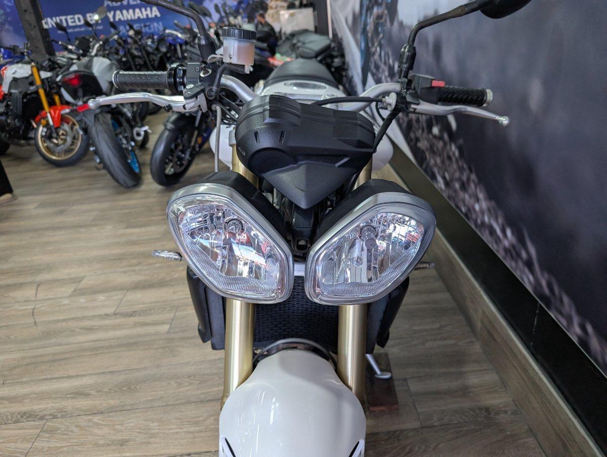 2012 TRIUMPH STREET TRIPLE ROAD