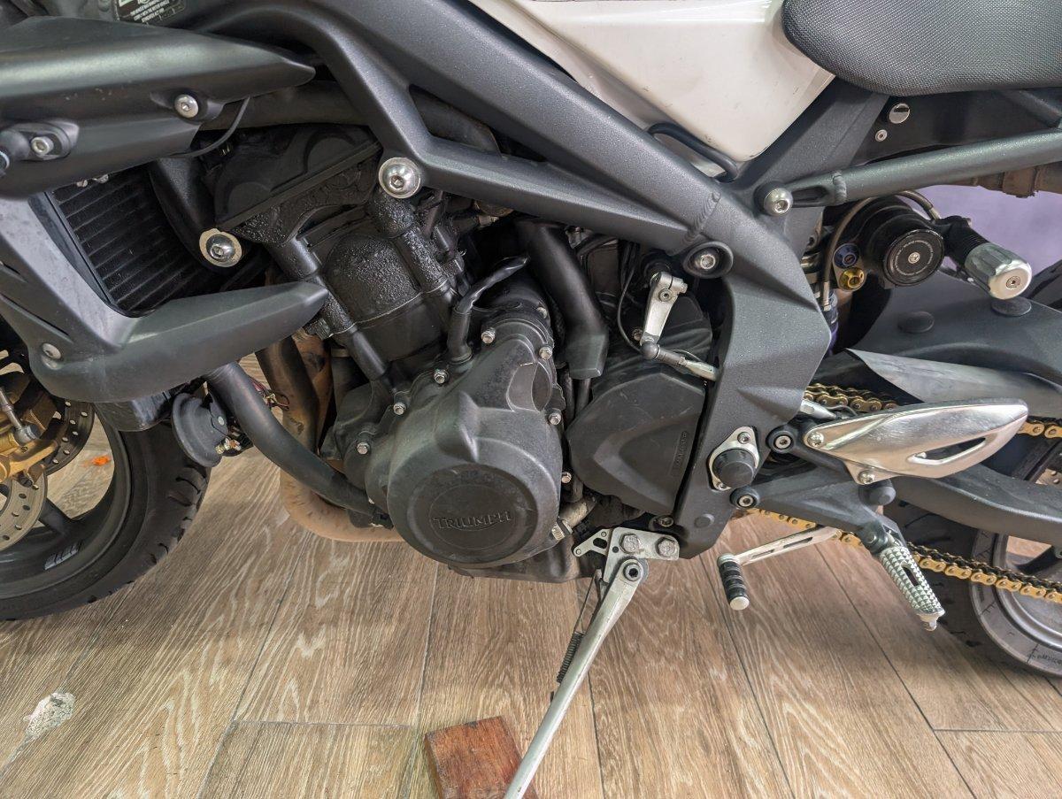 2012 TRIUMPH STREET TRIPLE ROAD