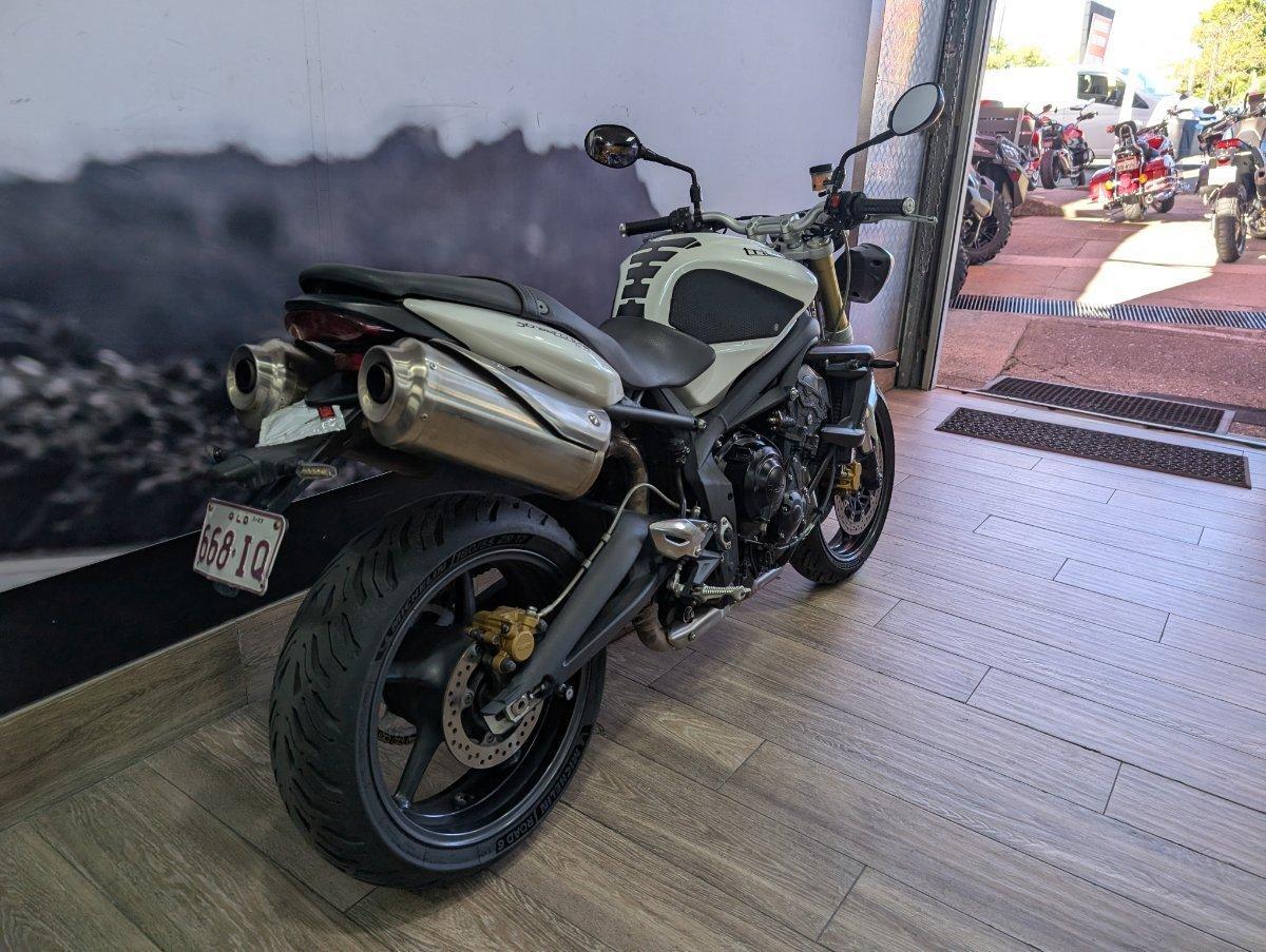 2012 TRIUMPH STREET TRIPLE ROAD
