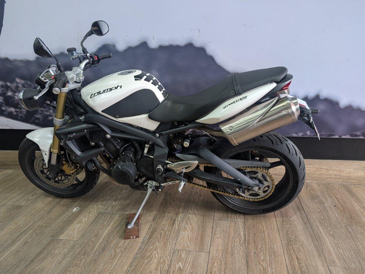 2012 TRIUMPH STREET TRIPLE ROAD