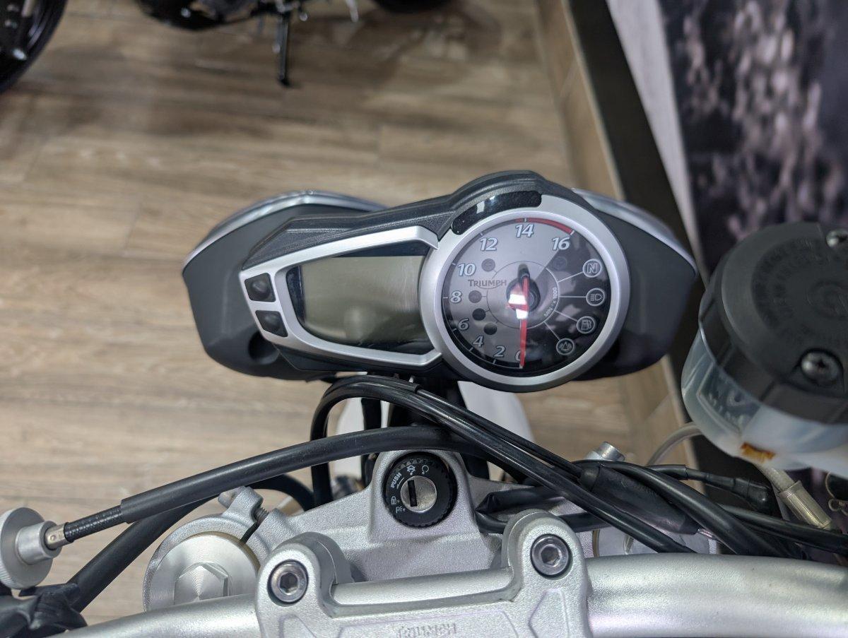 2012 TRIUMPH STREET TRIPLE ROAD