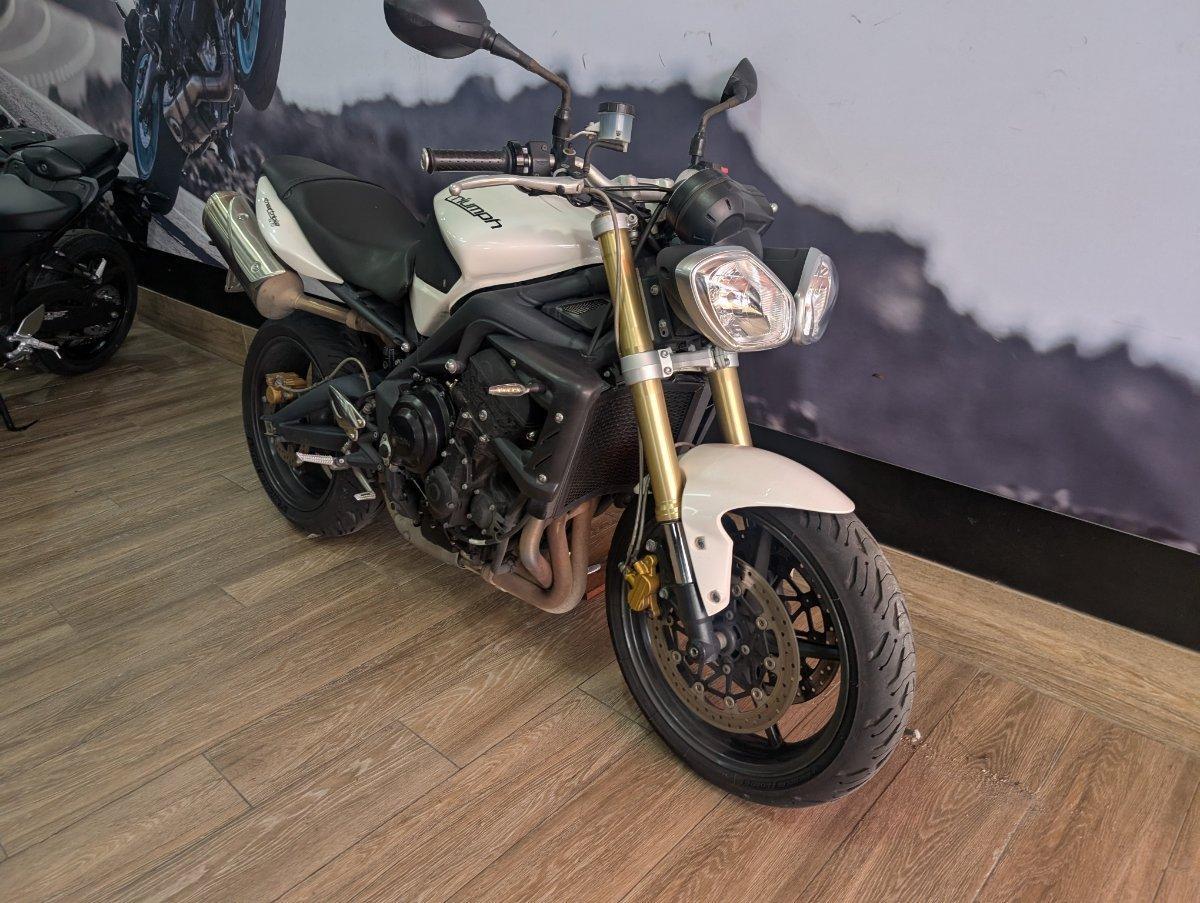 2012 TRIUMPH STREET TRIPLE ROAD