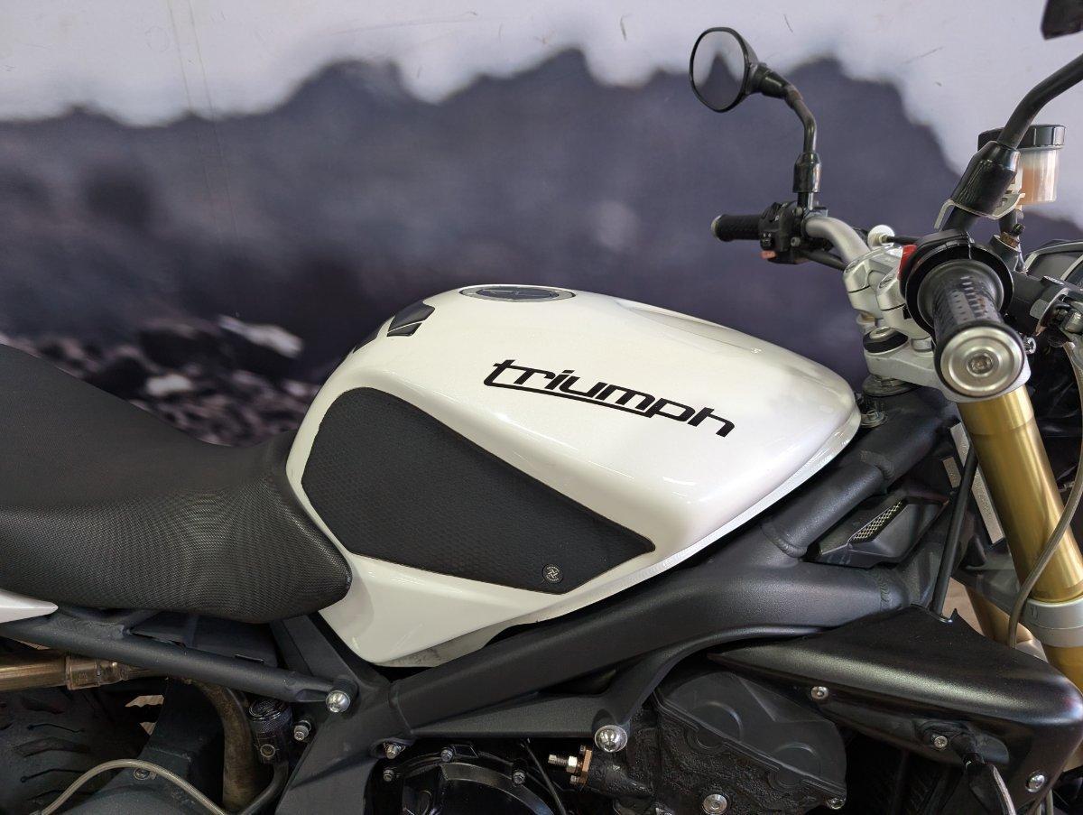 2012 TRIUMPH STREET TRIPLE ROAD