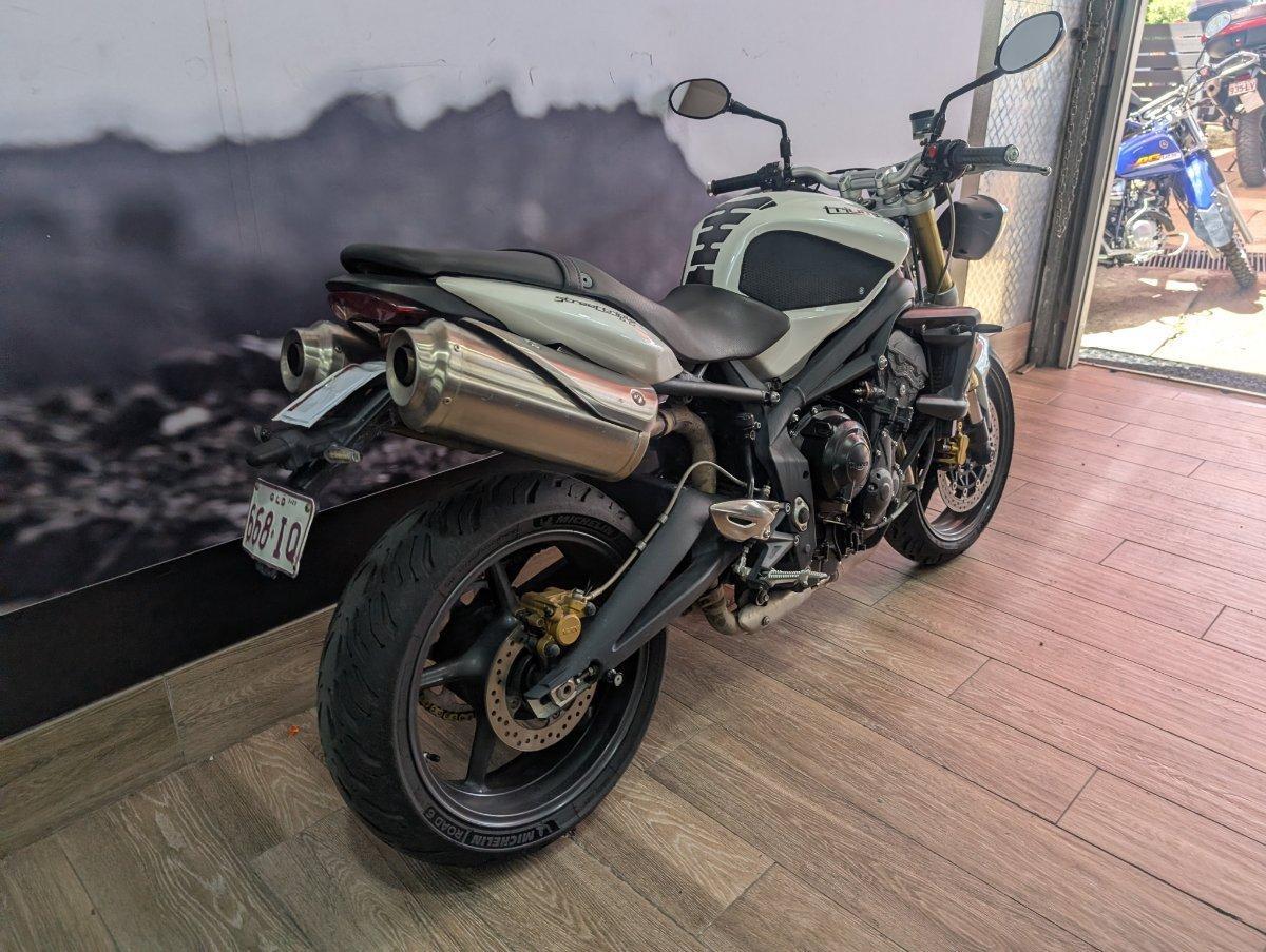 2012 TRIUMPH STREET TRIPLE ROAD