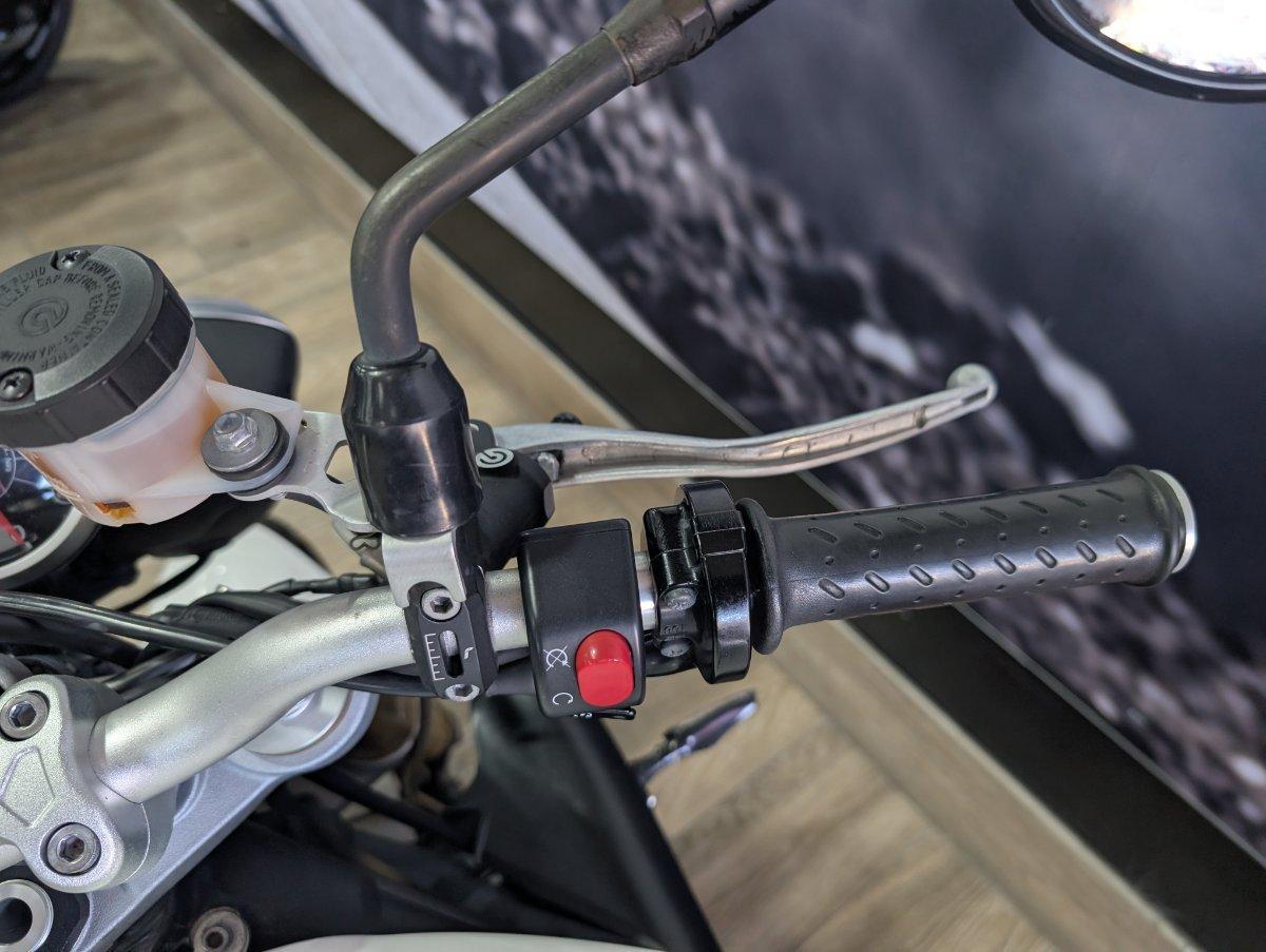 2012 TRIUMPH STREET TRIPLE ROAD