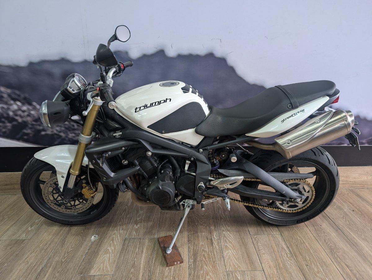 2012 TRIUMPH STREET TRIPLE ROAD
