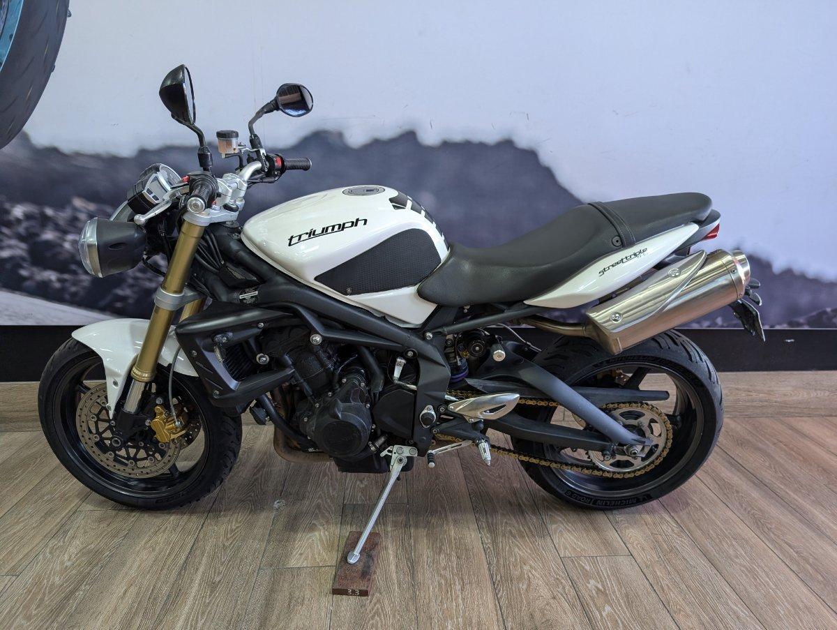 2012 TRIUMPH STREET TRIPLE ROAD