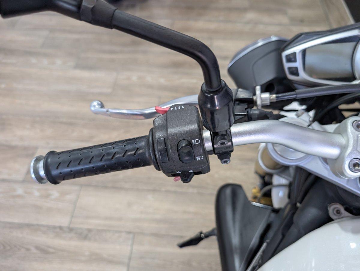 2012 TRIUMPH STREET TRIPLE ROAD
