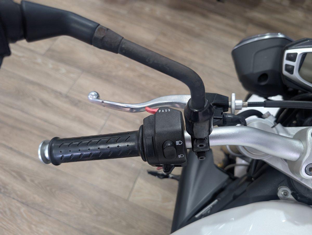 2012 TRIUMPH STREET TRIPLE ROAD