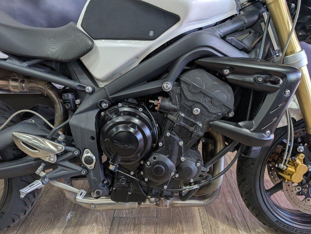 2012 TRIUMPH STREET TRIPLE ROAD