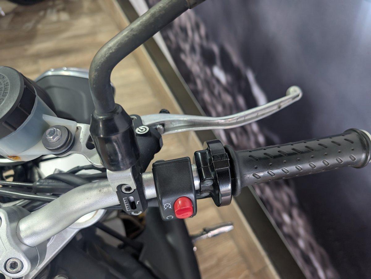 2012 TRIUMPH STREET TRIPLE ROAD