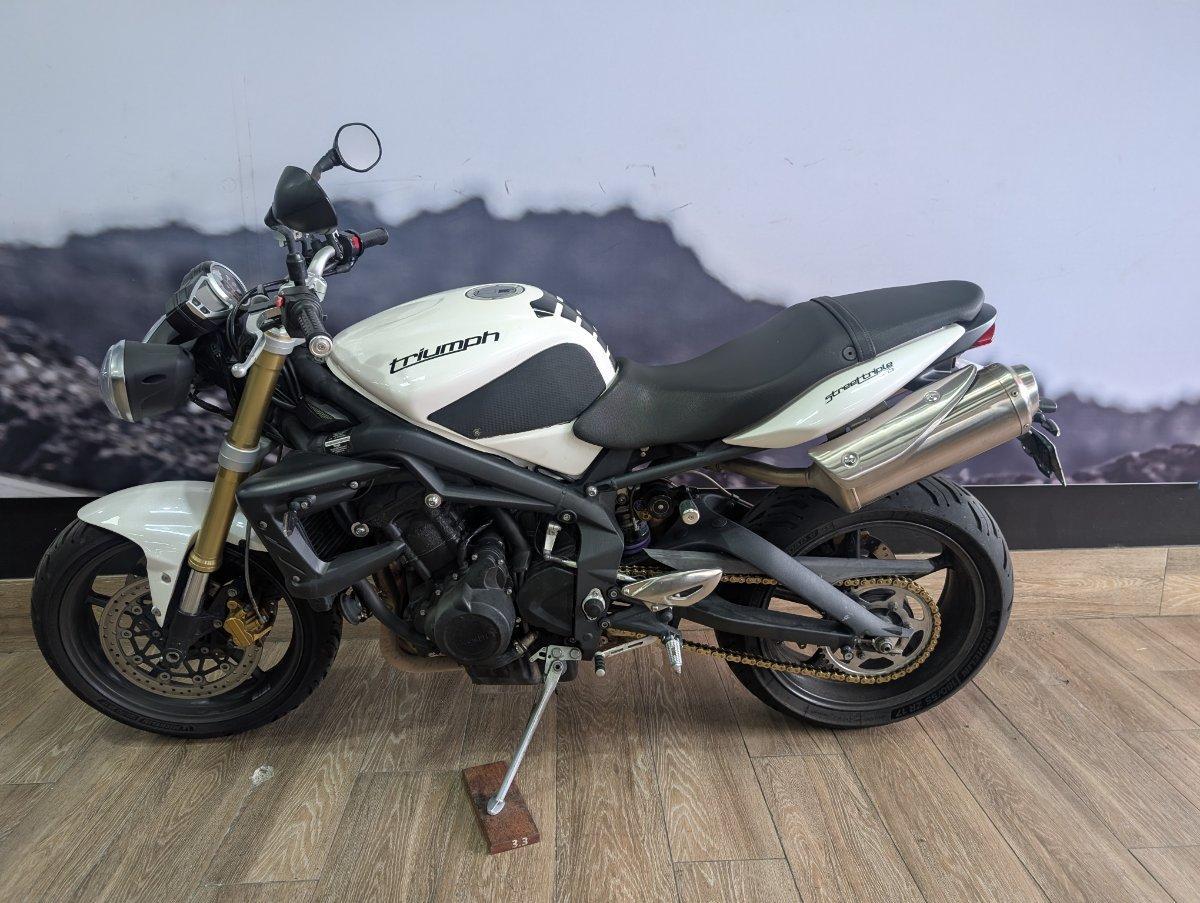 2012 TRIUMPH STREET TRIPLE ROAD
